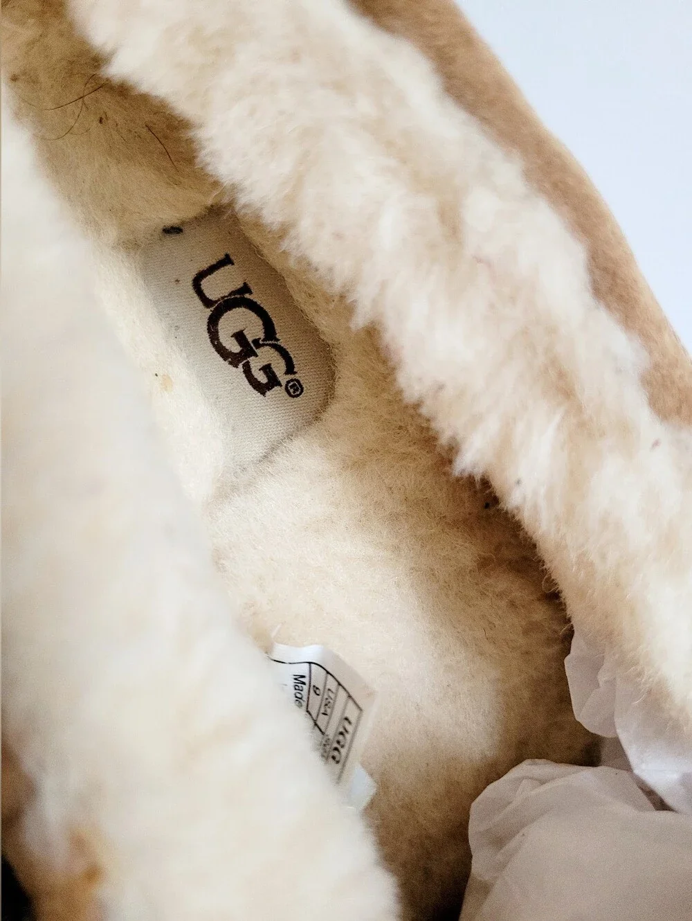 UGG Pom Pom Dakota Toscana Sheepskin Tan Suede Moccasin/Loafers/Slippers US 9